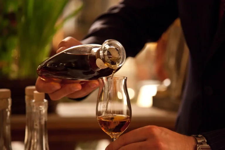 Cognac einschenken1